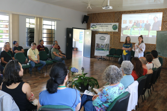 Do campo direto para a mesa: encontro celebra um ano do programa Cestas Solidárias