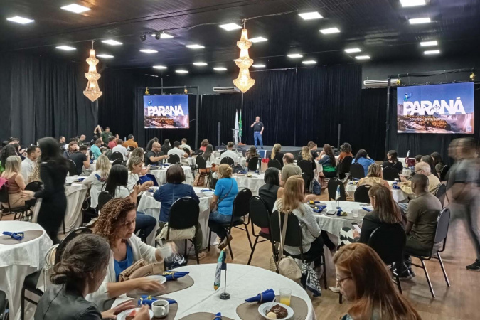 Profissionais do turismo de Minas Gerais têm contato com atrativos e destinos do Paraná