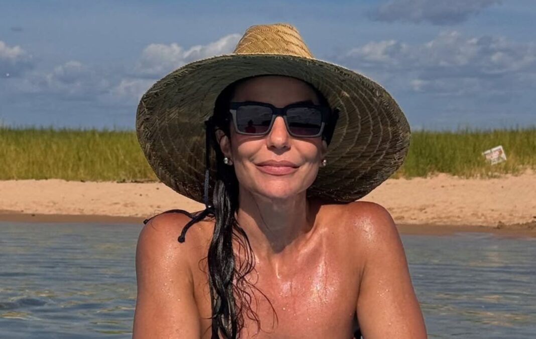 Solteira, Ivete Sangalo brinca com manicure sobre beijo e dispara: ‘Tá puxado’