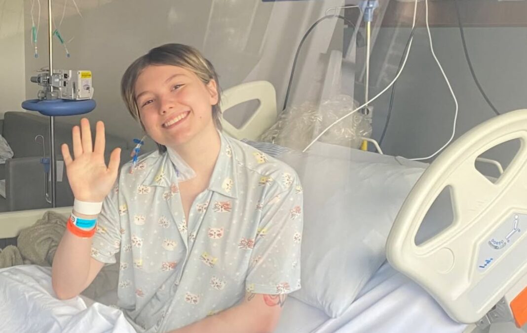 Pai de Isabel Veloso atualiza quadro de saúde da jovem, na UTI há mais de 15 dias