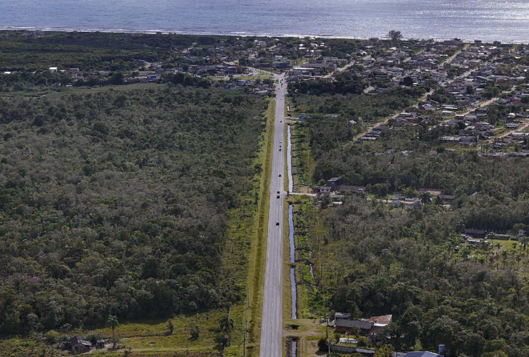 Ratinho Junior autoriza duplicação da PR-412 no Litoral