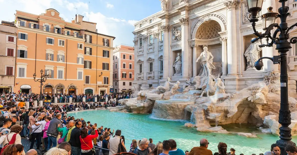 Roma passa a cobrar taxa para foto na Fontana di Trevi