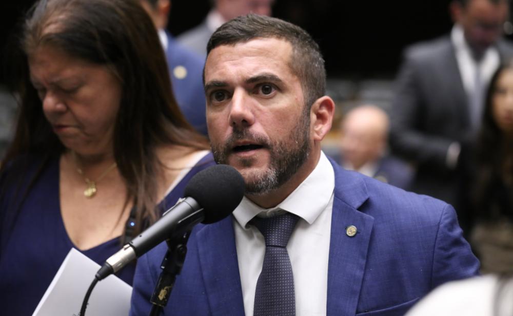 Parlamentares ignoram recesso por impeachment de Moraes