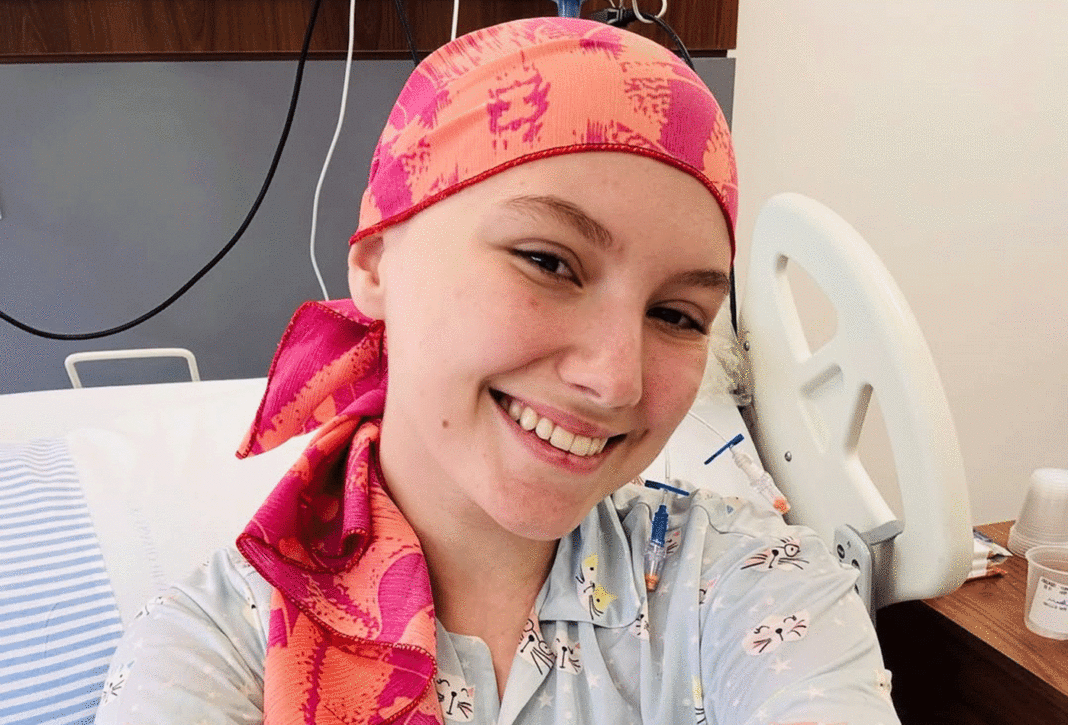 Enquanto Isabel Veloso está na UTI, pai faz oração pedindo proteção espiritual à filha