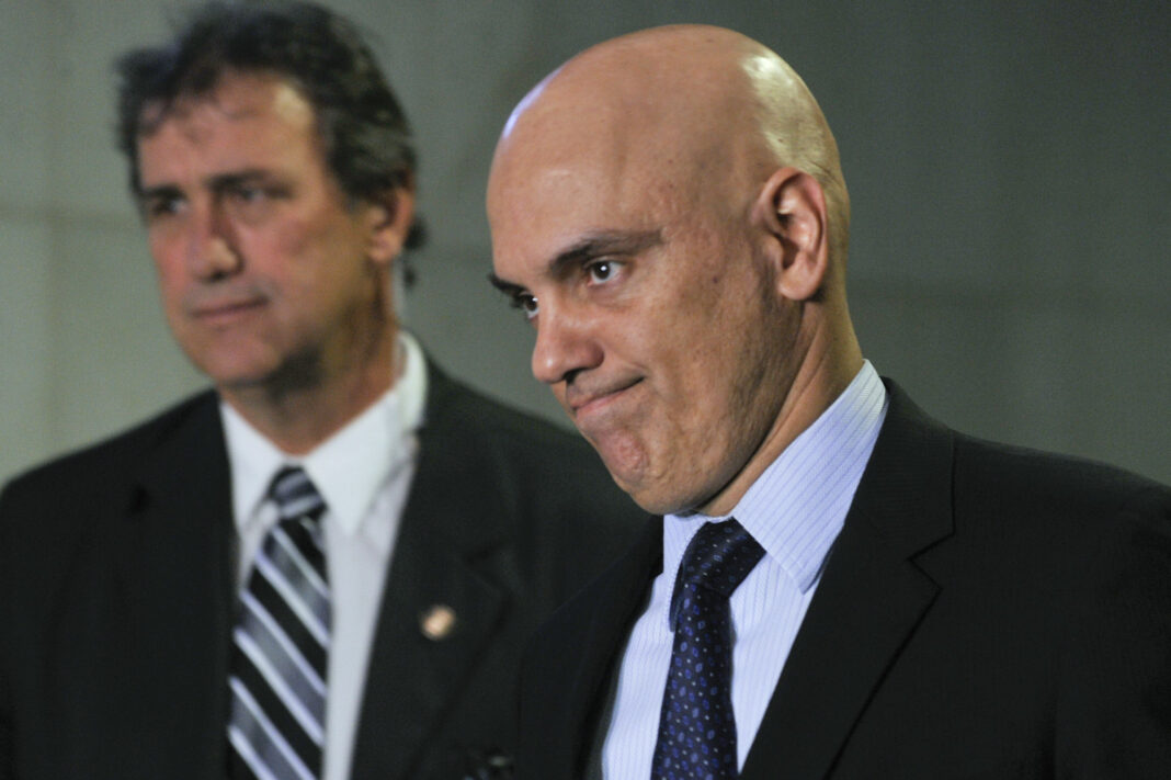Suspeitas de corrupção de Moraes impulsionam impeachment