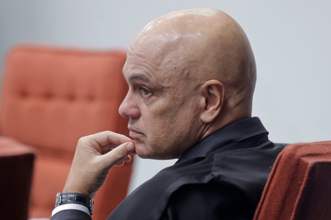 PGR descarta ilicitude e arquiva apuração contra Moraes sobre Master