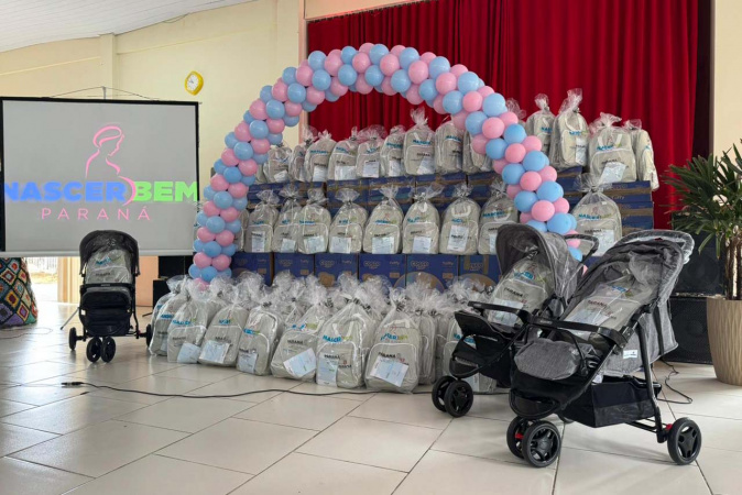 Nascer Bem Paraná já entregou 2,8 mil kits com carrinhos de bebê em 156 municípios