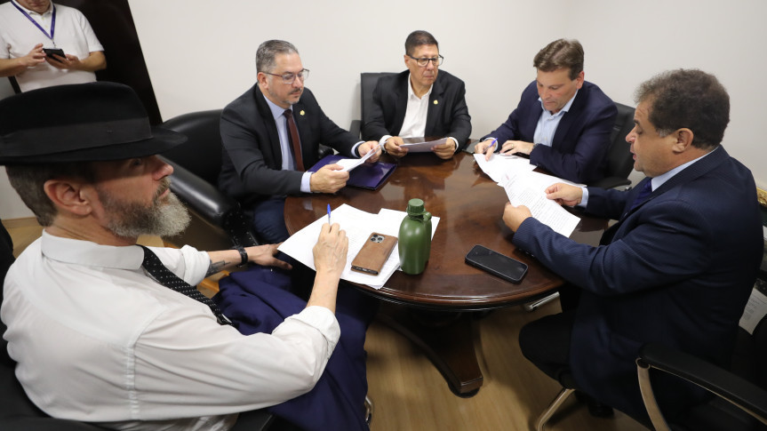 Assembleia Legislativa do Paraná | ALEP | Notícias > Aprovada ampliação da meia-entrada em eventos culturais e esportivos a doadoras de leite materno, artistas e técnicos-artísticos