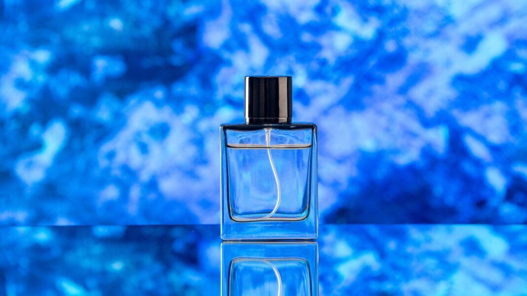 7 perfumes frescos masculinos que são perfeitos para o verão 2026