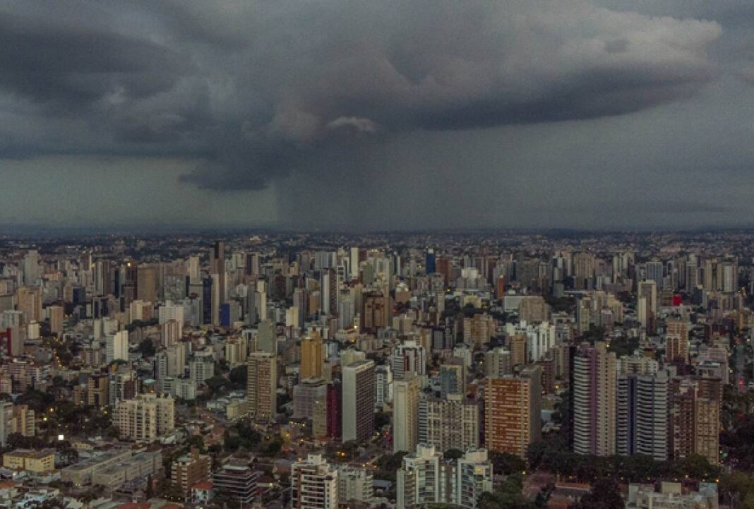 Vai passar o Ano-Novo em Curitiba? Previsão indica instabilidade