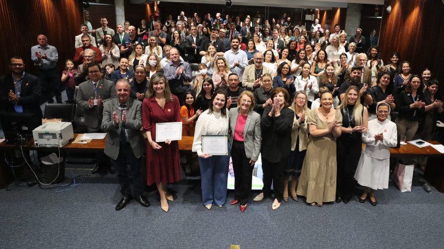Assembleia Legislativa do Paraná | ALEP | Notícias > Assembleia celebra 30 anos da Central de Transplantes e homenageia profissionais que ampliaram a doação de órgãos no Paraná