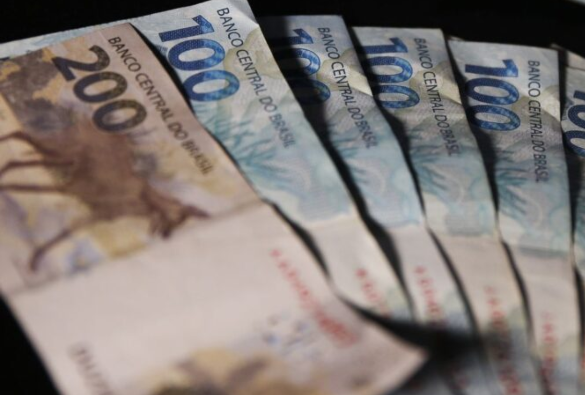 Previsão do salário mínimo de 2026 cai desde primeira projeção