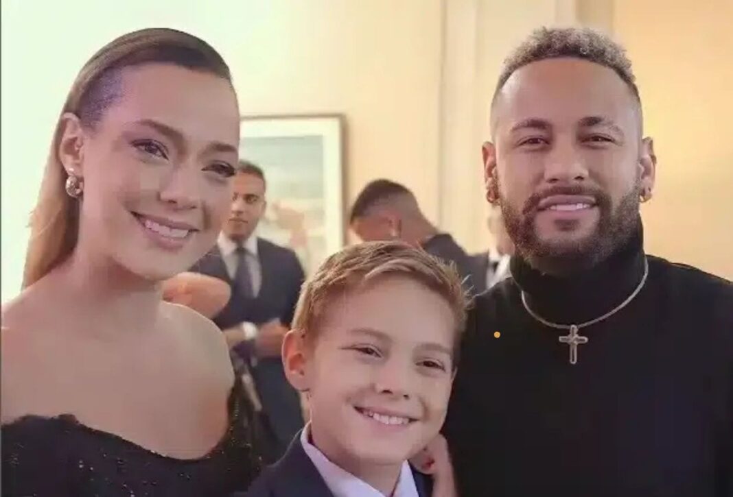 Carol Dantas reage após curtida ser vista como indireta a Neymar