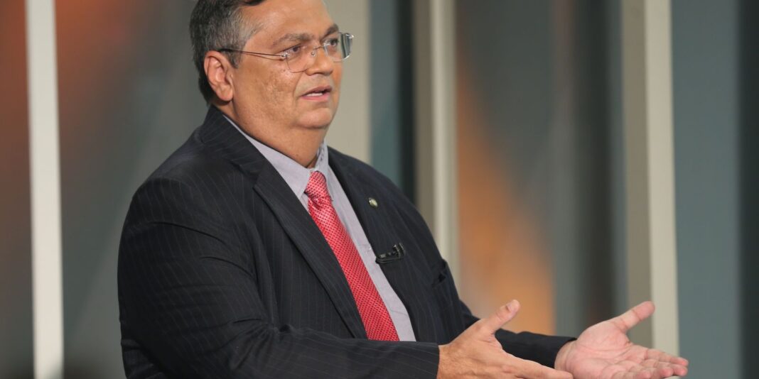 Dino manda PF investigar novas irregularidades em emendas Pix