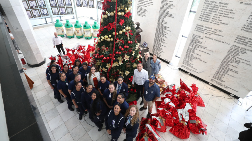 Assembleia Legislativa do Paraná | ALEP | Notícias > Ação de Natal leva carinho e reconhecimento aos filhos de servidores terceirizados da Assembleia