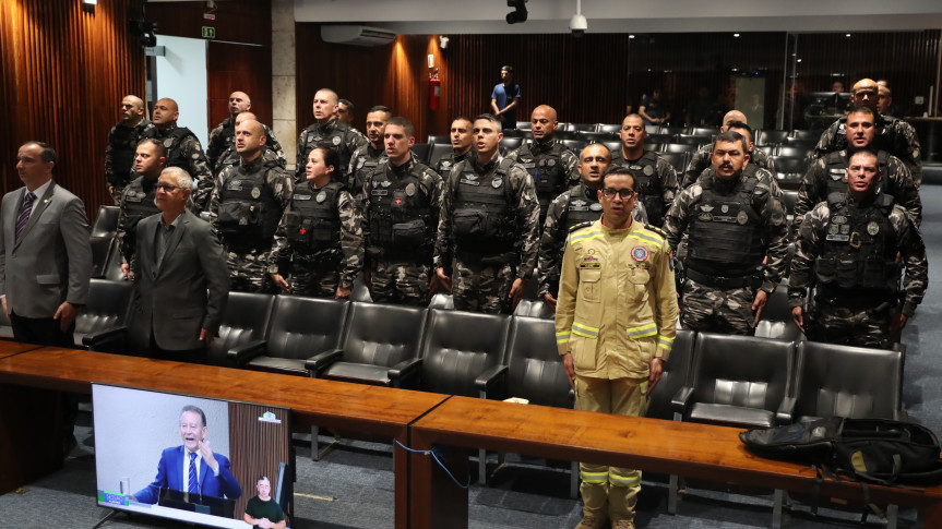 Assembleia Legislativa do Paraná | ALEP | Notícias > Assembleia Legislativa homenageia Batalhão de Polícia de Choque pelos relevantes serviços prestados à sociedade