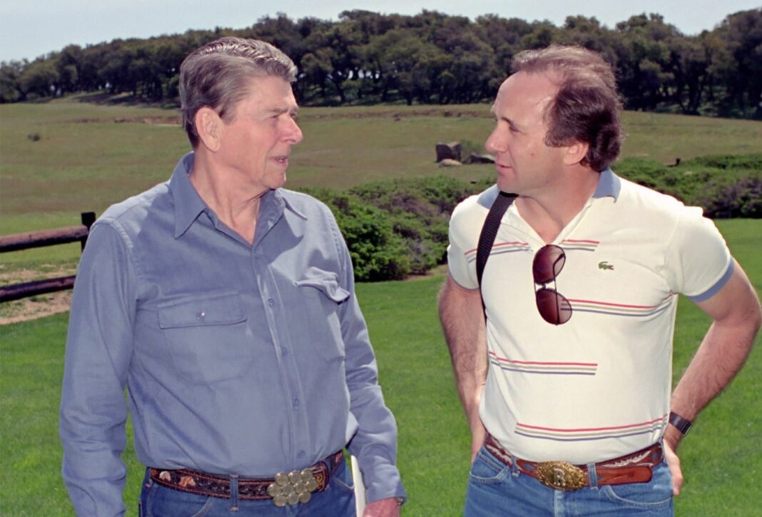 Morre Michael Reagan, filho mais velho do ex-presidente dos EUA Ronald Reagan