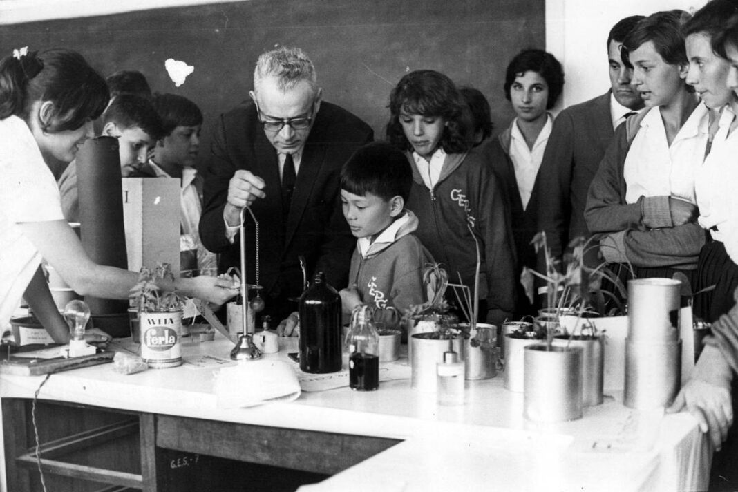 José Reis tratou de serotonina e ‘formigas da montanha’ – 04/01/2026 – Folha 105 anos