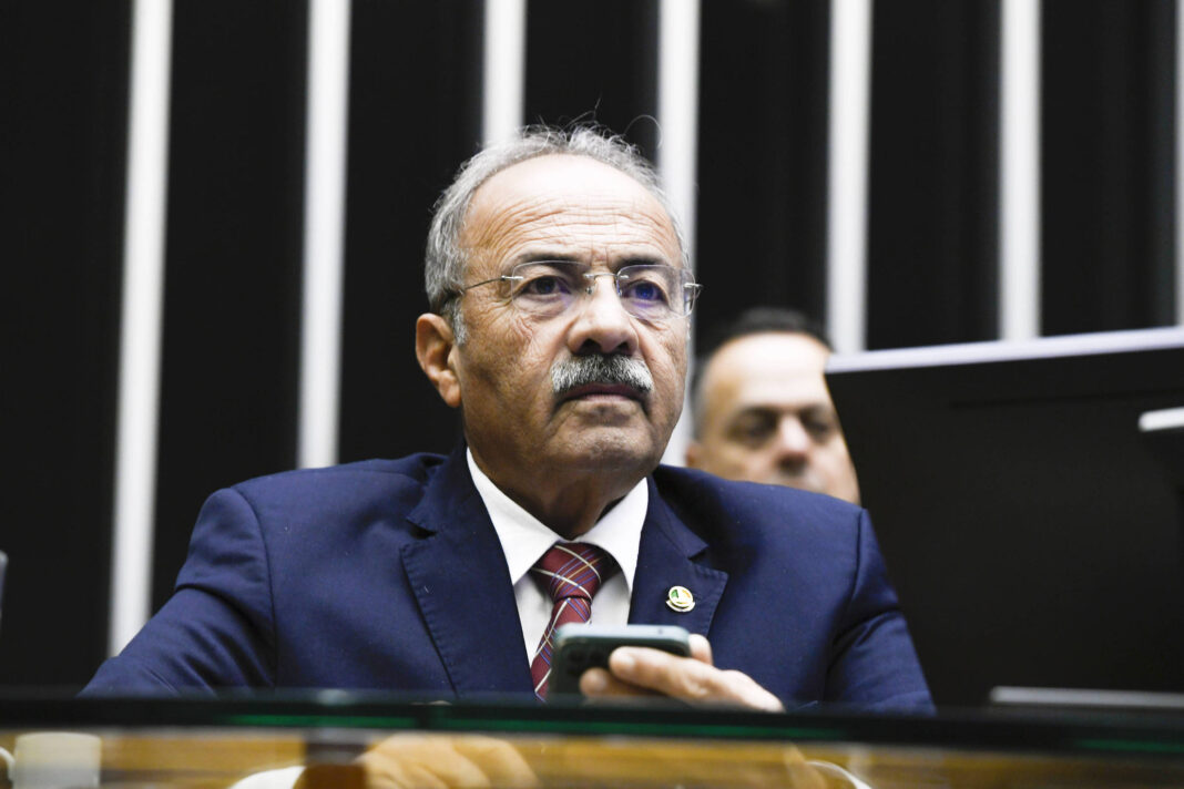 PGR pede fim de inquérito de senador com dinheiro na cueca – 06/01/2026 – Política