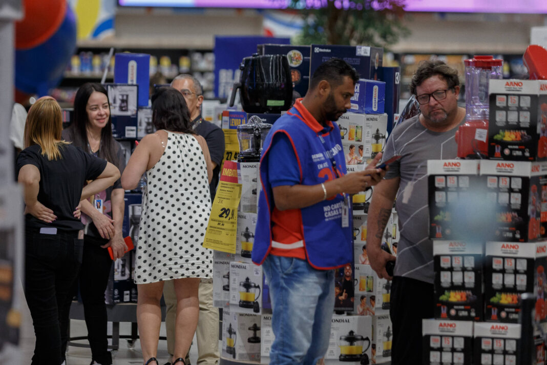 Casas Bahia lança trainee em IA com salário de R$ 8.500 – 12/01/2026 – Economia