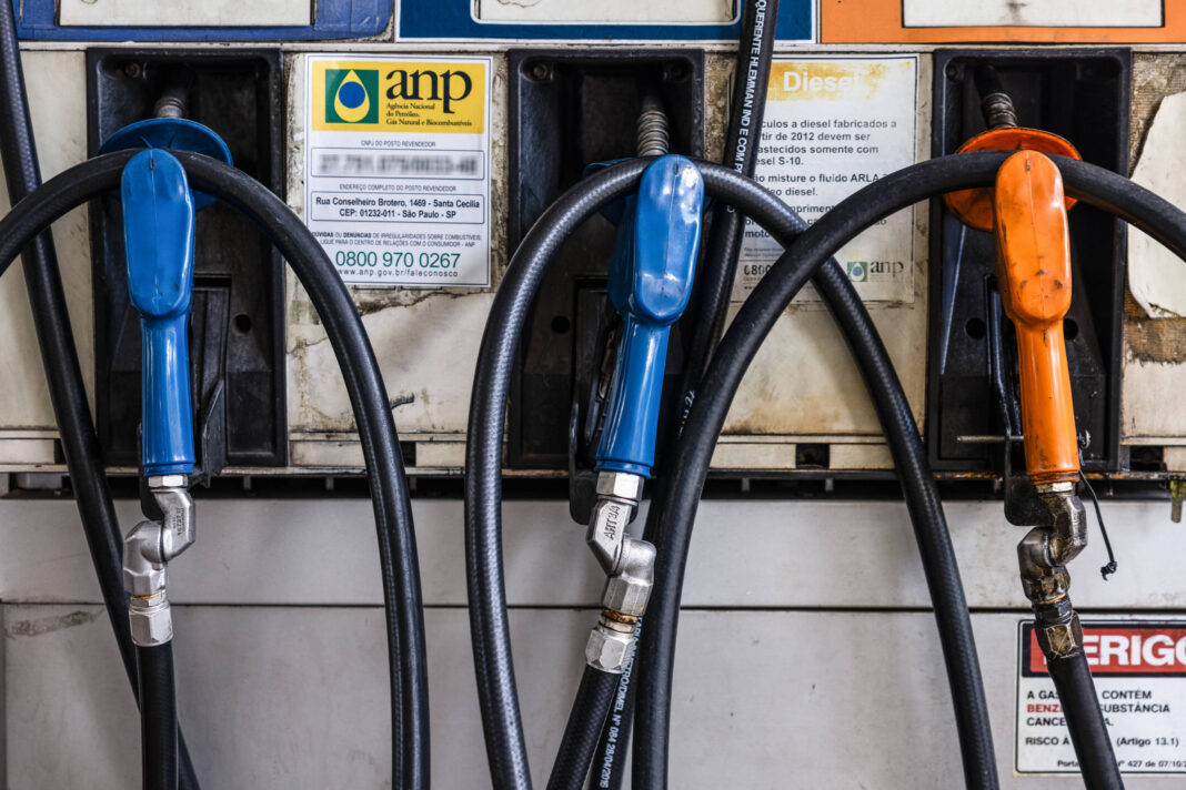 Preço do petróleo cai após prisão de Maduro – 04/01/2026 – Economia