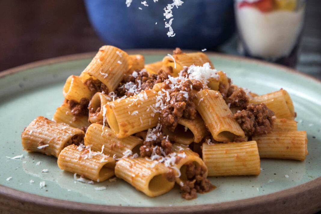 Boimate, misto de boi com tomate, torna-se realidade. Será? – 01/04/2025 – Cozinha Bruta