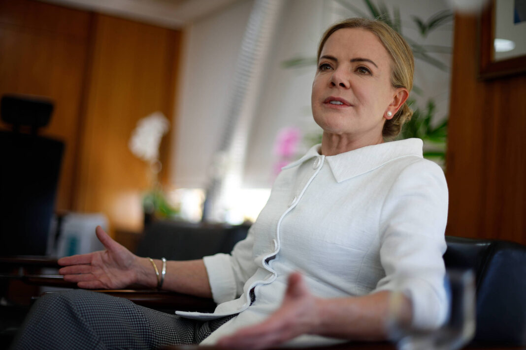 Gleisi exaltou Economist quando revista criticou Bolsonaro – 02/01/2026 – Painel