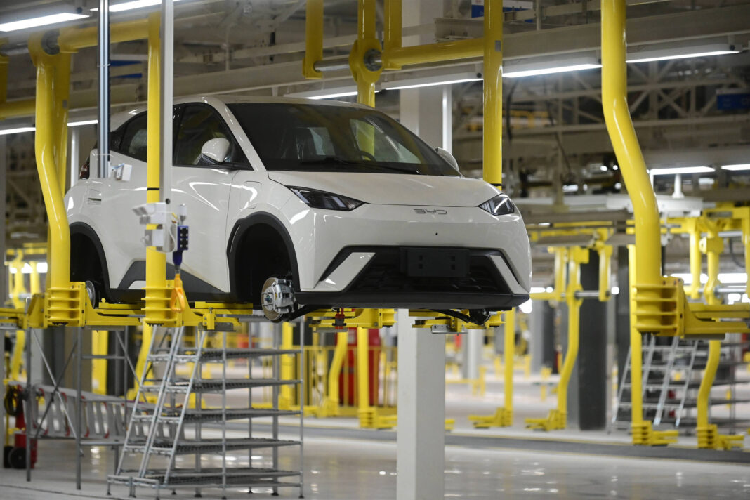 BYD e empreiteiras vão pagar R$ 40 mi por trabalho escravo – 02/01/2026 – Economia