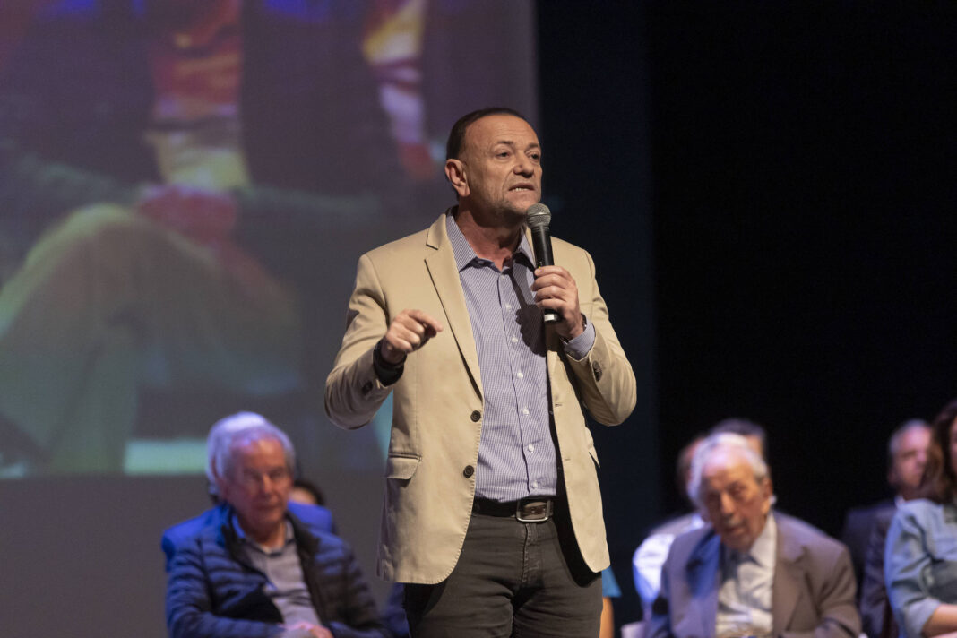 Edinho Silva ironiza uso de tesoura por Flávio Bolsonaro – 03/01/2026 – Painel