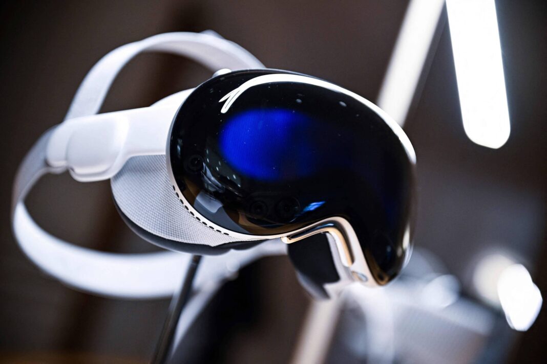 Apple reduz produção do Vision Pro após vendas fracas – 01/01/2026 – Economia