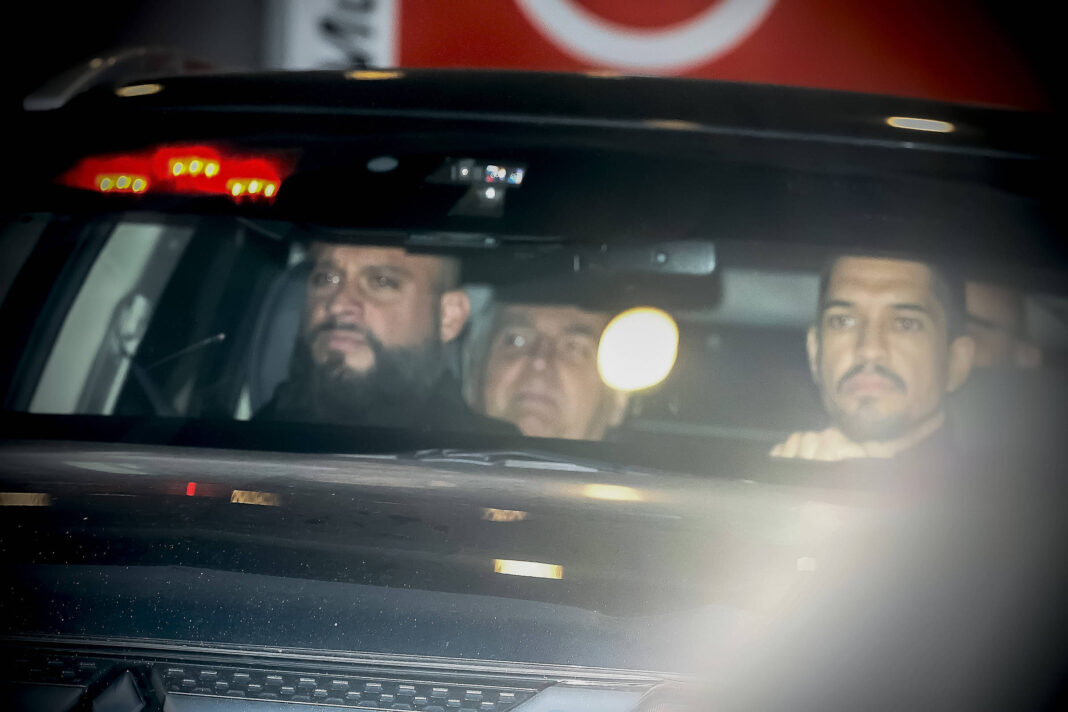 Bolsonaro tem alta, deixa hospital e volta à prisão na PF – 01/01/2026 – Política