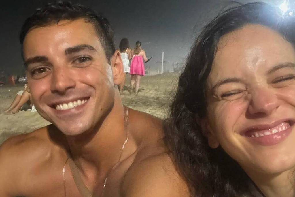 Fã que passou Réveillon com Rosalía vira famoso por um dia – 02/01/2026 – Celebridades