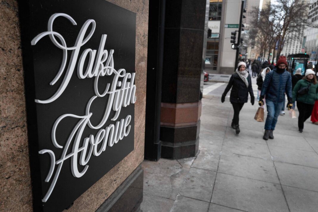 Saks busca empréstimo de até US$ 1 bi para evitar falência – 04/01/2026 – Economia