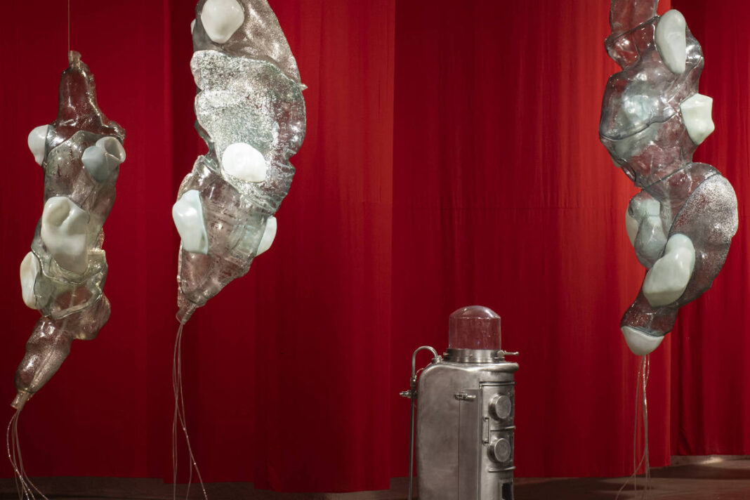 Bienal de São Paulo sufoca arte com curadoria extravagante – 06/01/2026 – Ilustrada