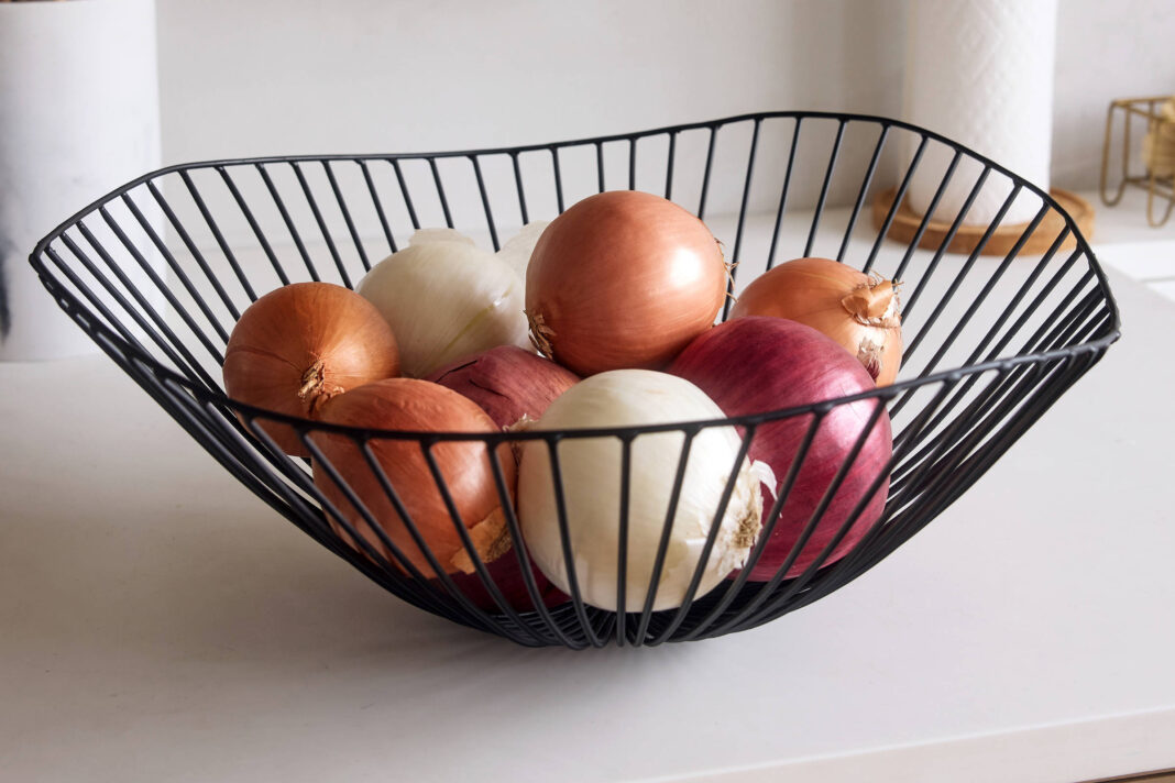 Aprenda a guardar cebolas da forma correta em casa – 06/01/2026 – Comida