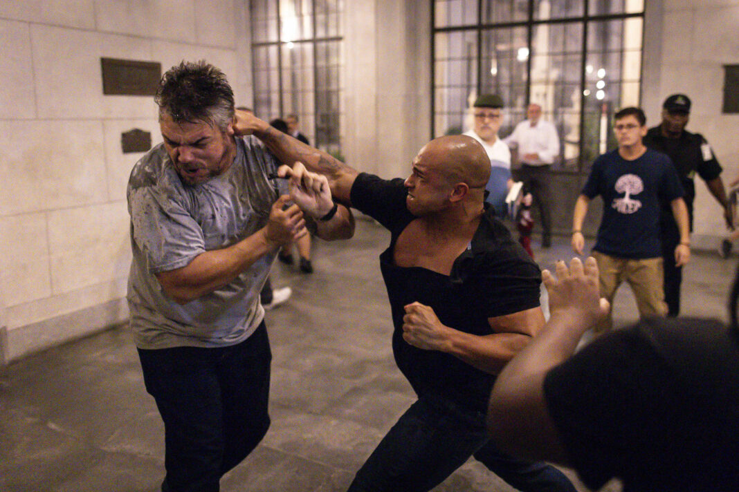 Ato da esquerda por 8/1 tem confusão com bolsonaristas – 08/01/2026 – Política