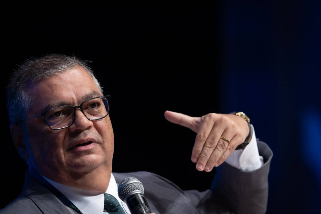 STF torna ré mulher que xingou Flávio Dino em avião – 19/01/2026 – Política