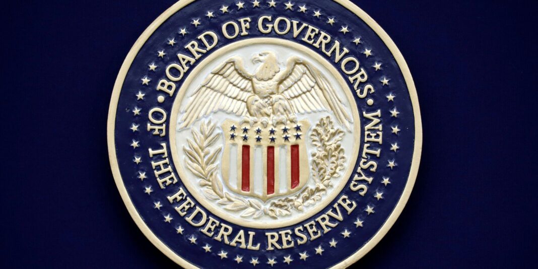 Trump usa acusação criminal como chantagem para reduzir juros, diz FED