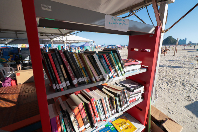Bibliopraia: projeto da Biblioteca Pública do Paraná promove leitura no Litoral