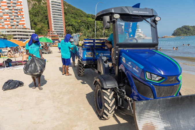 Em pouco mais de um mês, Sanepar retira 166 toneladas de lixo das areias do Litoral