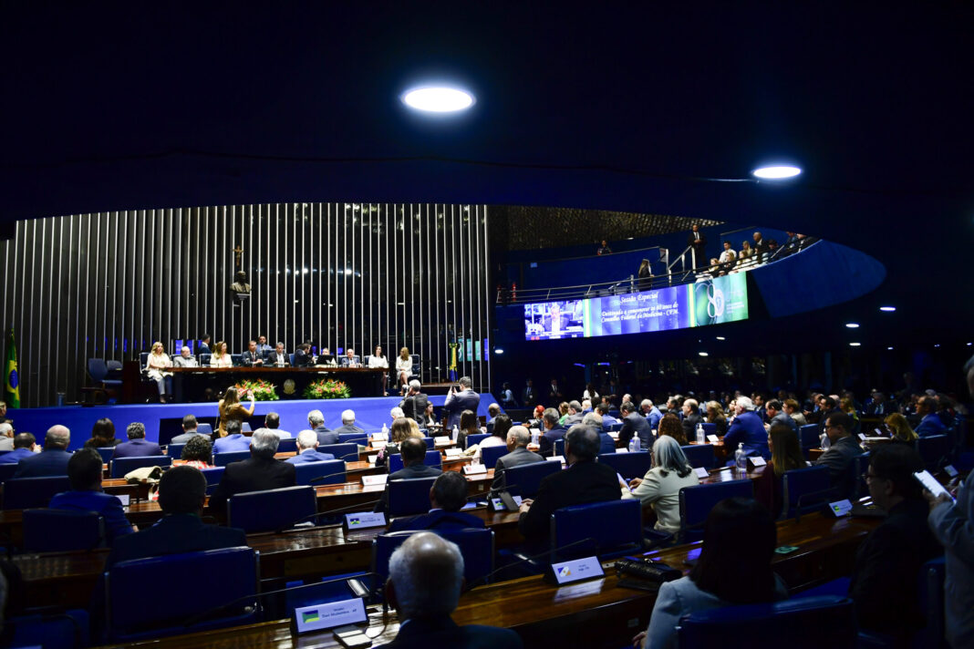 Senadores vão ao TCU contra gasto de R$ 90 mi em publicidade