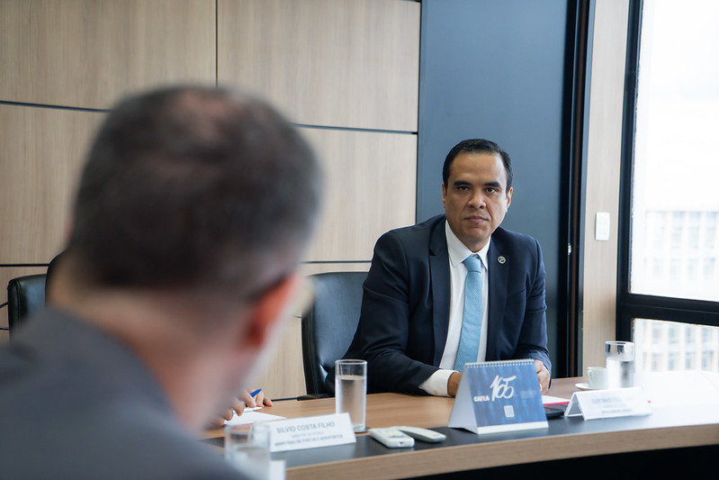 Empresas ligadas a ministro do Turismo acumulam dívidas e sanções do governo federal