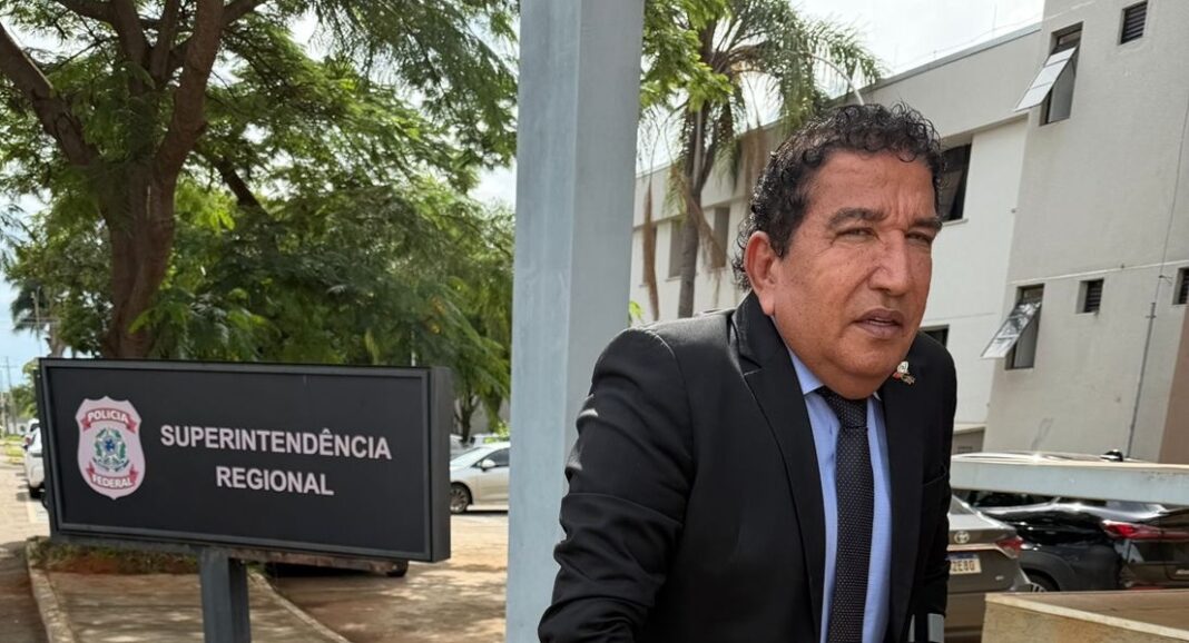 Magno Malta pede para vistoriar cela de Bolsonaro na PF