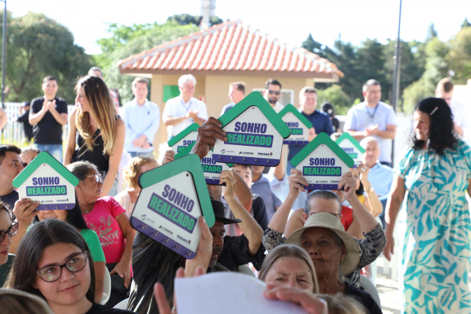 Investimentos em habitação já alcançam 130 mil famílias em 371 cidades do Paraná