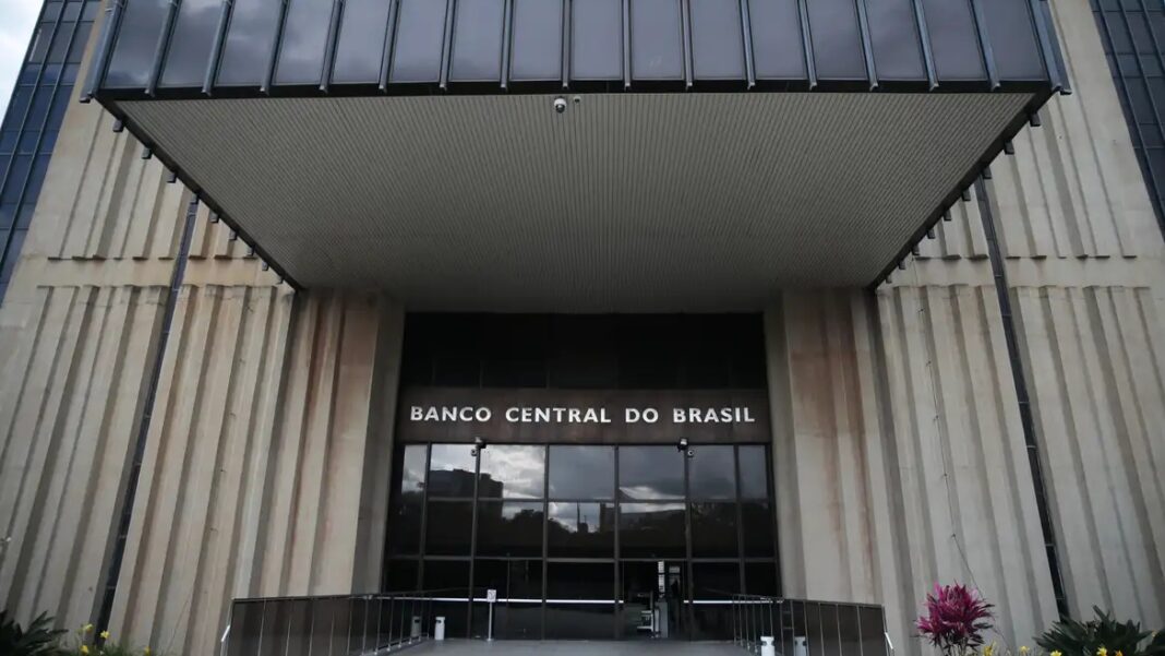 Relator suspende inspeção no Banco Central e leva decisão ao plenário do TCU