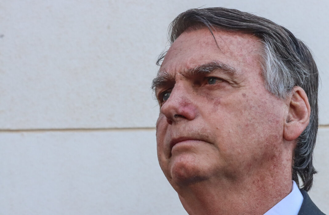 Defensoria do DF investiga condições de Bolsonaro na PF