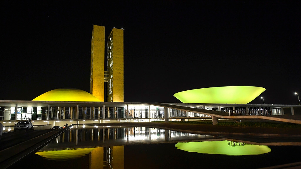 Parlamentares da esquerda lançam campanha a favor do Congresso