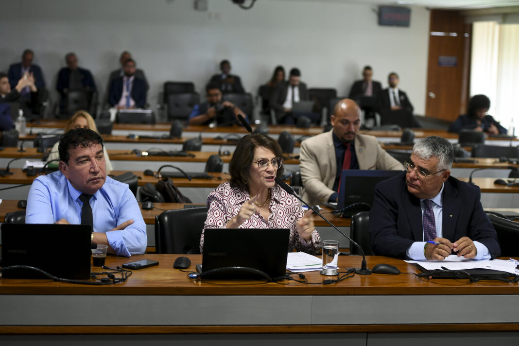 Senadores da oposição pedem impeachment de Toffoli