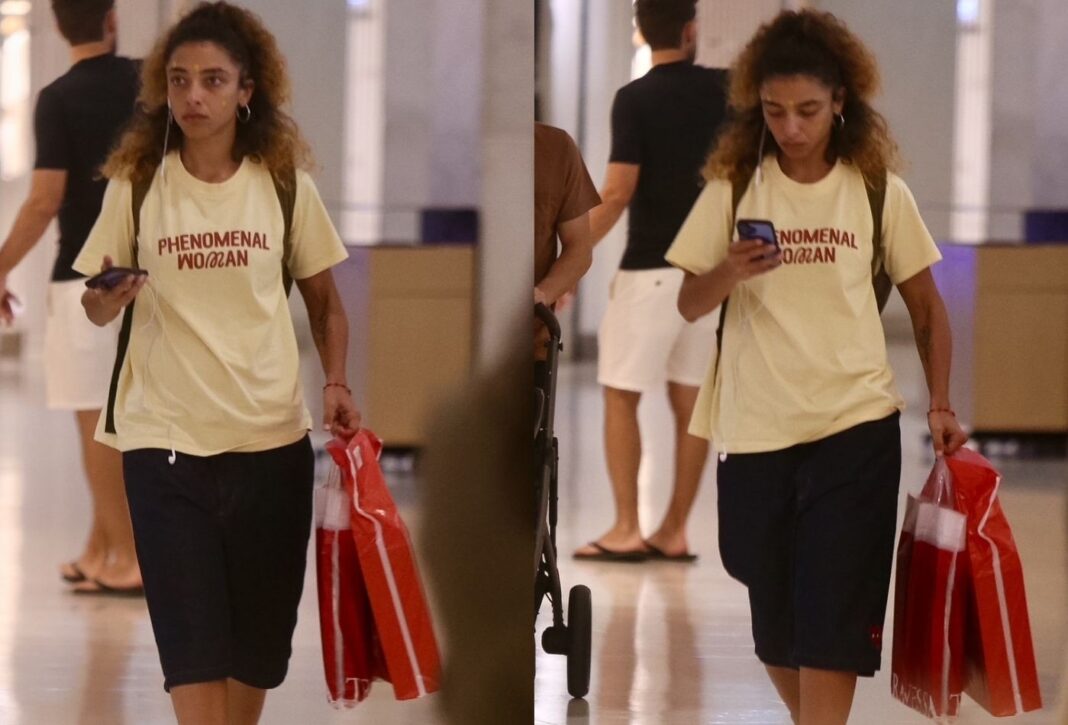 Após Globo de Ouro 2026, Alice Carvalho passeia em shopping no Leblon