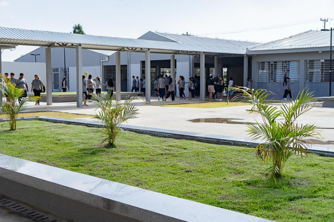 Diretores eleitos para escolas da rede estadual do Paraná assumem cargos